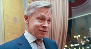 новости россии, алексей пушков, реакция, петр порошенко, дональд трамп, париж, рукопожатие
