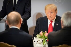 путин, трамп, париж, встреча, подмигнул, фото, сша, россия, президенты, лидеры