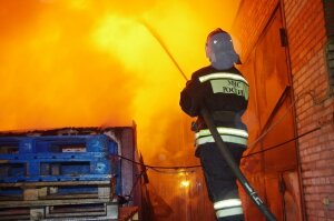 пожар гольяново, москва, склады горят, мчс, пожарные, происшествия, новости россии