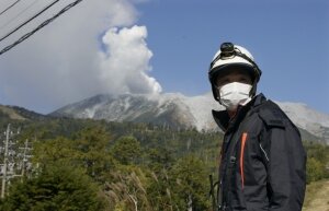 япония, вулкан онтакэ, происшествие, природные катаклизмы, общество, трагедия, японские спасатели 