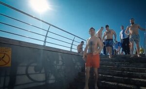 новости украины, одесса, президент, зеленский, черное море, заплыв, пляж, видео
