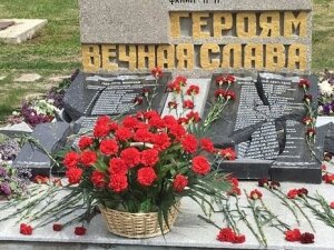 севастополь, памятник великой отечественной войне, вандалы, разрушили