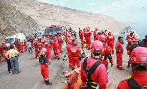 Перу, трагедия, происшествие, ДТП, общество, жертвы, пропасть, падение, столкновение