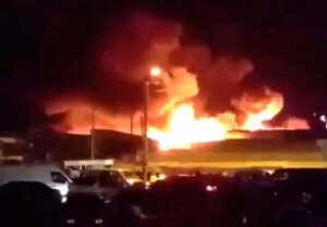 рынок восточный горит, ростов-на-дону, рынок, темерник, пожар, горит, происшествия, мчс, видео