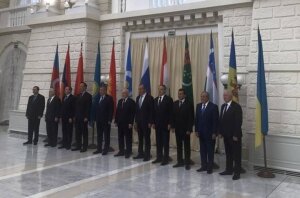 захарова, мид, россия, украина, заседание глав мид снг, посмеялась, знамя, фото, представитель украины