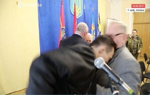 Украина, драка, Минобороны, АТО, генерал Палий, видео, Дмитрий Резниченко, происшествия, георгиевская ленточка