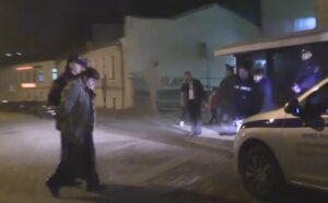 Большой Спасо-Глинищевский переулок, синагога, Москва, сжечь, канистра бензина, пистолет, задержание, Лебедев,Демшин,. нападавший,охранник,Москва, Россия,РФ,ЧП,новости,происшествия,ранен,полиция