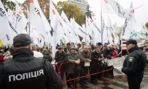 киев, порошенко, украина, политика, аваков, саакашвили, протесты, майдан, беспорядки, полиция, палатки, петя жуй, конфеты
