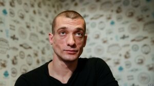 петр павлинский, франция, париж, акция, огонь революции, поджег банк, подробности, могут депортировать, адвокат