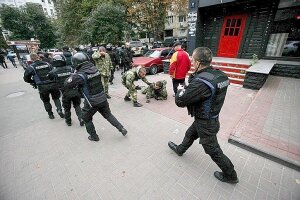 украина, киев, печерский суд, правый сектор, майдан, скорая, кров, драка, потасовка, военные, радикалып