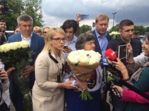 савченко, тимошенко, цветы, букет, встреча, аэропорт, борисполь 