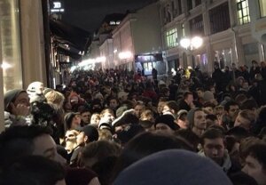 москва, кроссовки, магазин, очередь, розыгрыш, канье уэст