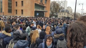 Париж, Франция, полиция, студенты, избиение, акция